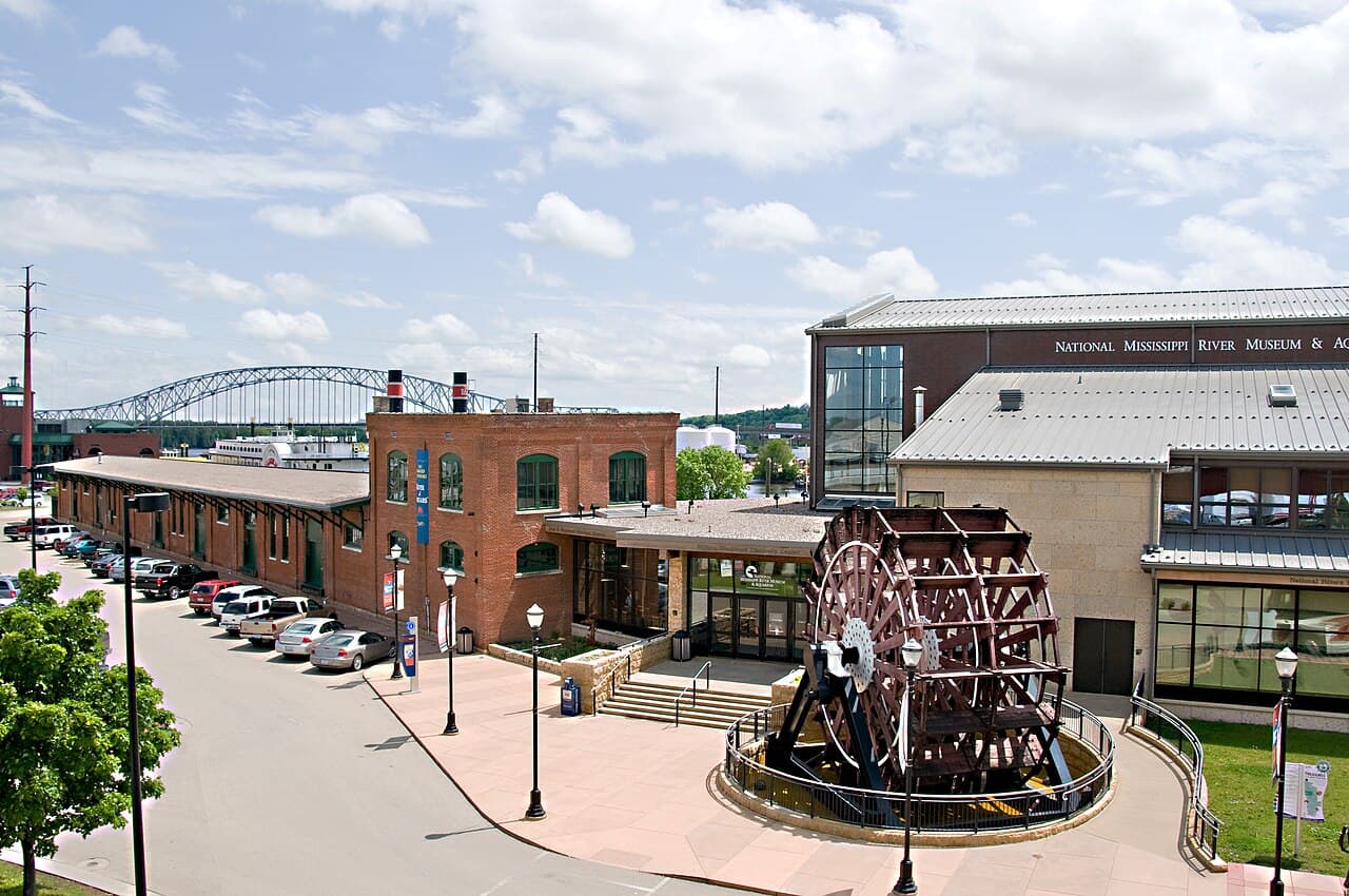 National Mississippi River Museum, Iowa — destination view